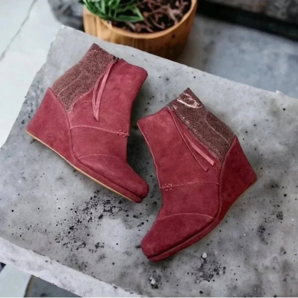 Toms maroon suede